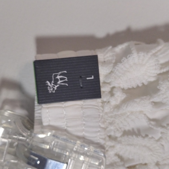 NWT Abercrombie and Fitch floral white shorts size large - Picture 6 of 15